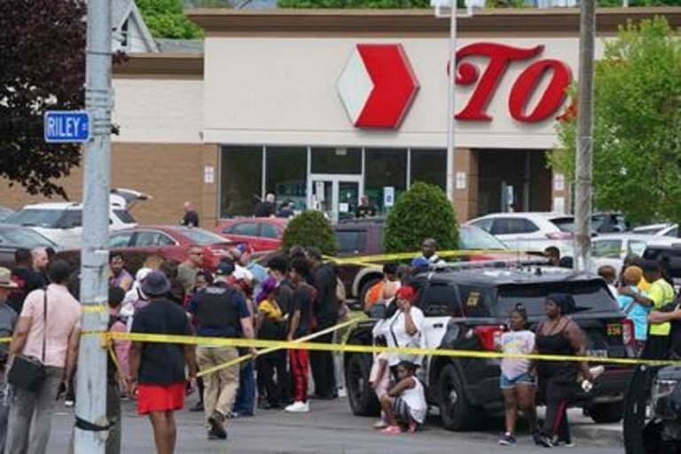 Matan a diez personas en tiroteo en un supermercado de Estados Unidos