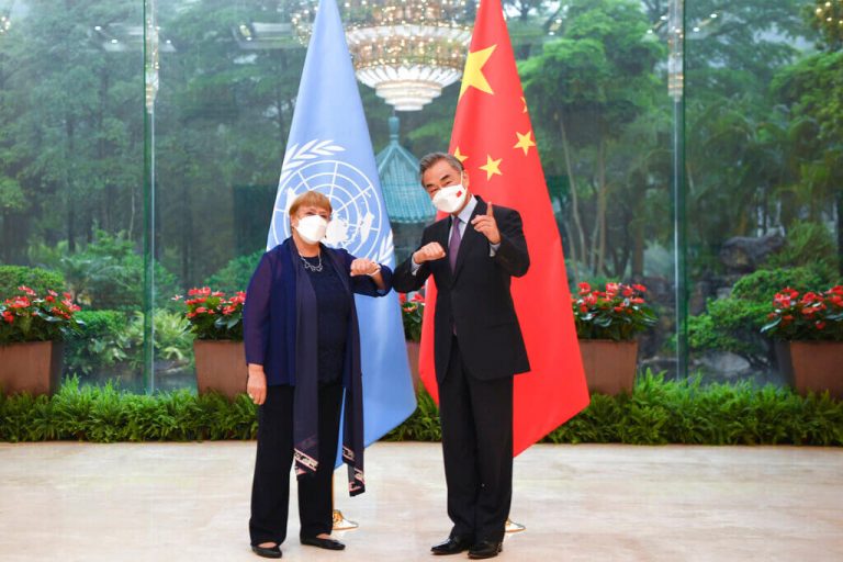 China denuncia sabotaje extranjero, Bachelet visita Xinjiang