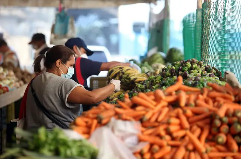 Canasta alimentaria aumentó 2,25% en dólares en una semana