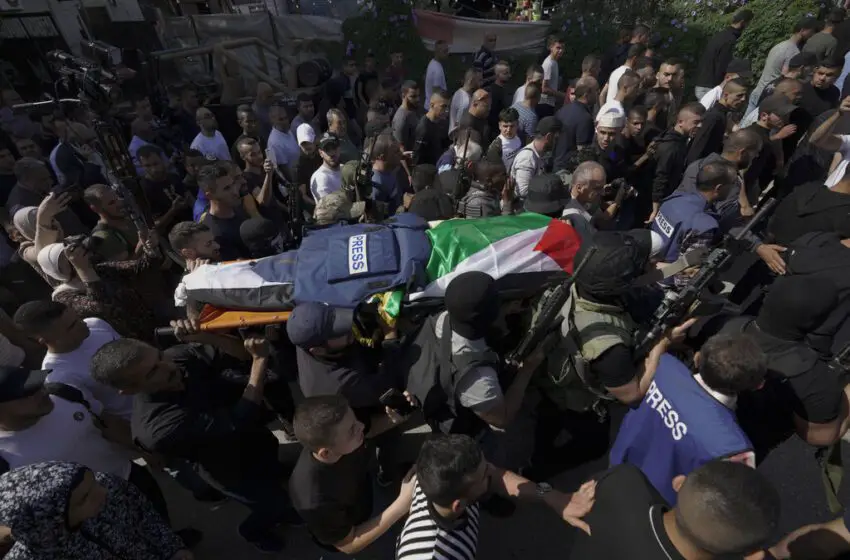  Palestinos lloran a reportera de Al Jazeera, culpan a Israel