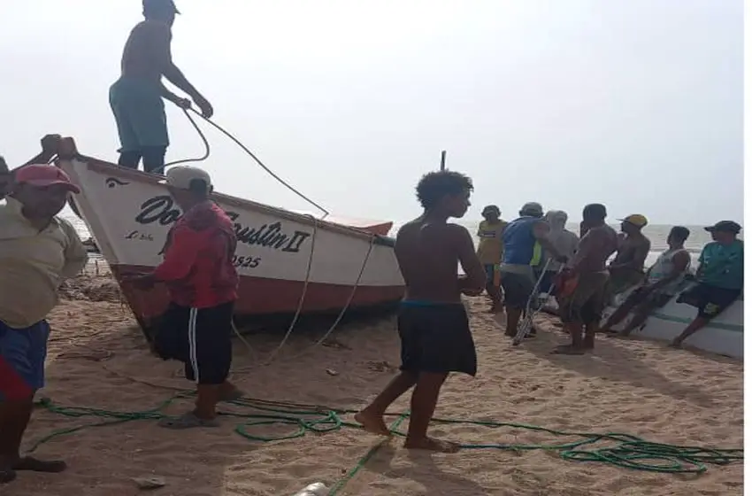  Dos pescadores se salvaron milagrosamente y otro está desaparecido