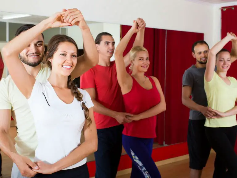 Bailar es una disciplina divertida para ponerse en forma