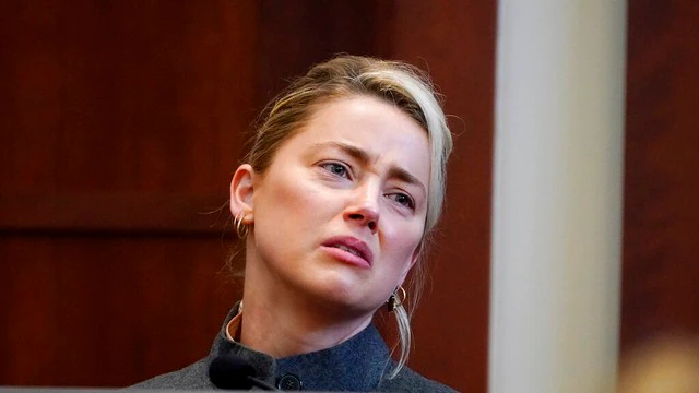 (VIDEO) Así es "acorralada" Amber Heard por la abogada de Johnny Depp