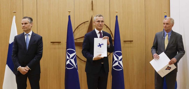 Finlandia y Suecia presentan solicitudes  para incorporarse a Otan