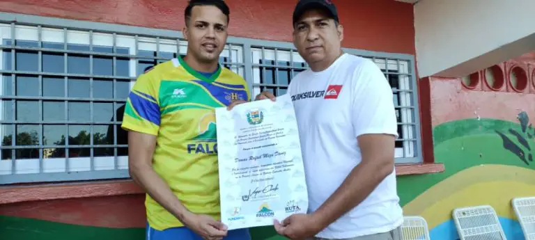 Fundefal entrega reconocimiento a Dimas Meza