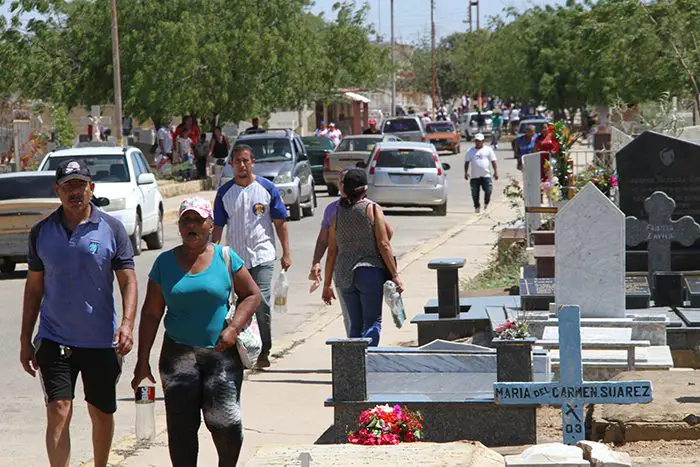 Cementerio municipal de Coro: limpio y seguro en el Día de las Madres