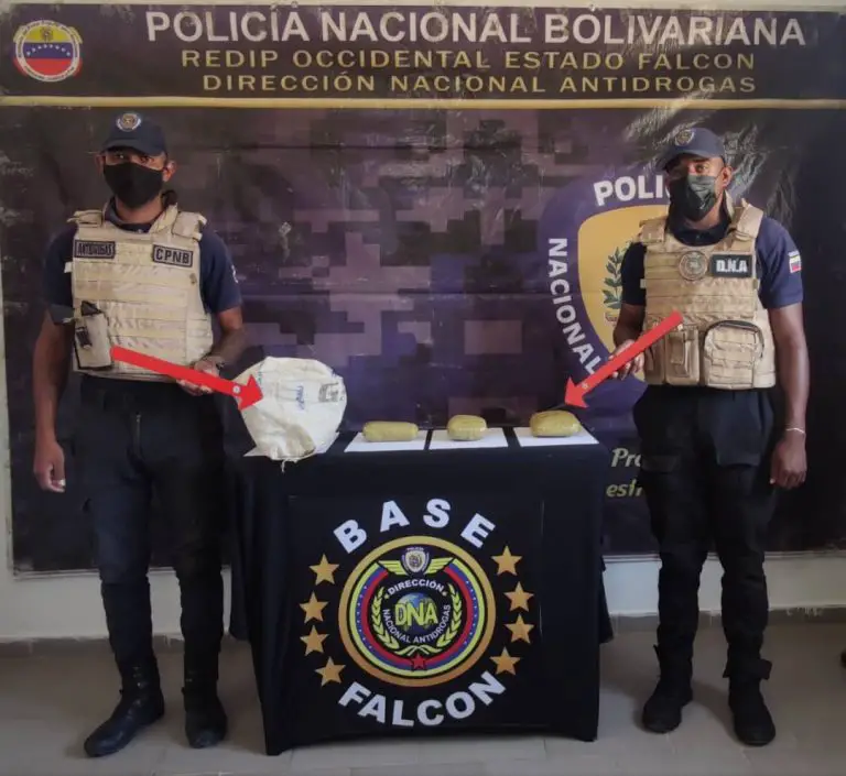 Localizan tres panelas de droga en El Pico