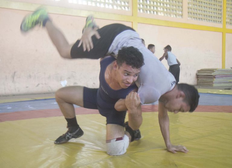 Luchadores Gustavo Rodríguez y Andrimar Lázaro aspiran un cupo