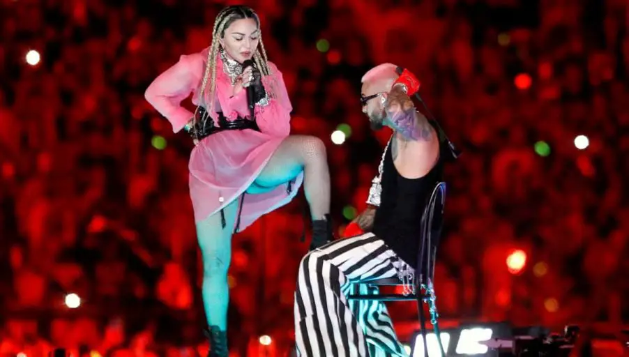 Así fue la presentación de Maluma con una Madonna de 63 años que aparenta 30