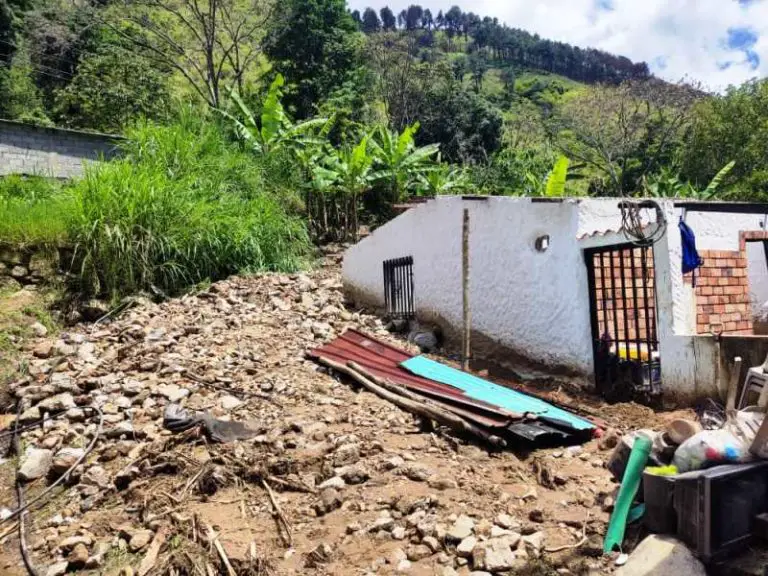 Deslizamientos de tierra afectan nueve parroquias de Mérida