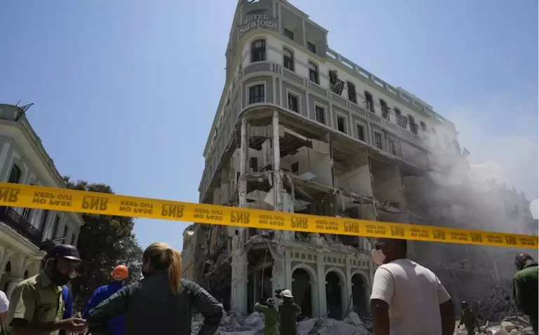 Hotel Saratoga de Cuba destruido en un 80%