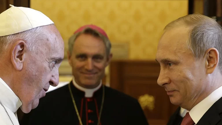 Papa Francisco quiere reunirse con Putin