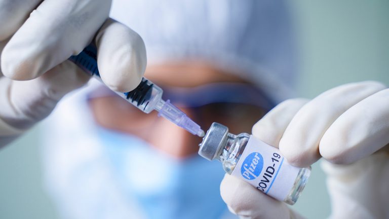 Vacunas anticovid disparan ingresos de Pfizer