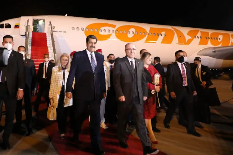 Nicolás Maduro llega a Argelia, segunda parada de su gira internacional