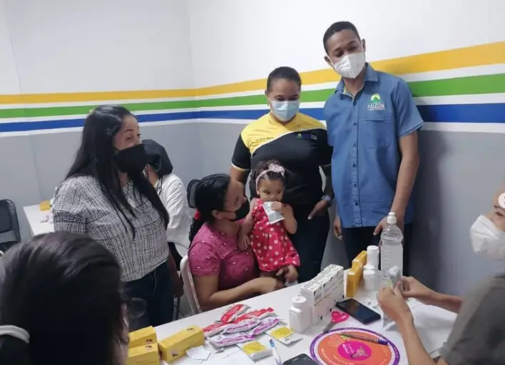 Atienden a pacientes de la clínica popular de Cruz Verde en jornada