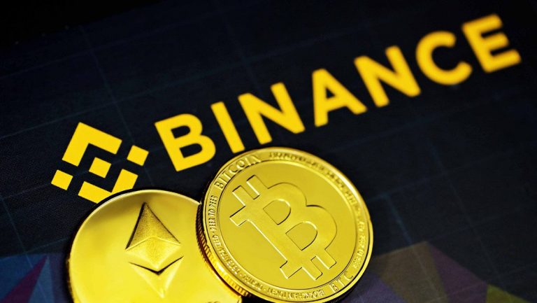 Binance suspende temporalmente el retiro de fondos en bitcóin