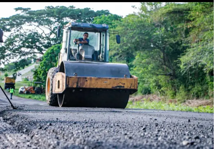  8 mil 400 toneladas de asfalto se han colocado en vía Morón – Coro