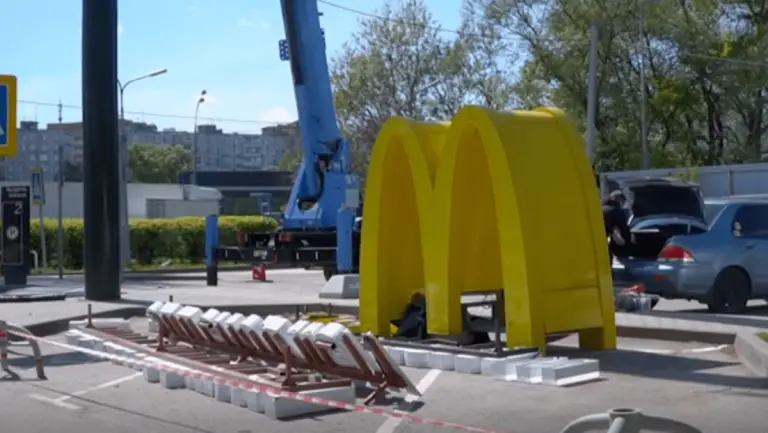 McDonalds reabre en Rusia con nuevo nombre