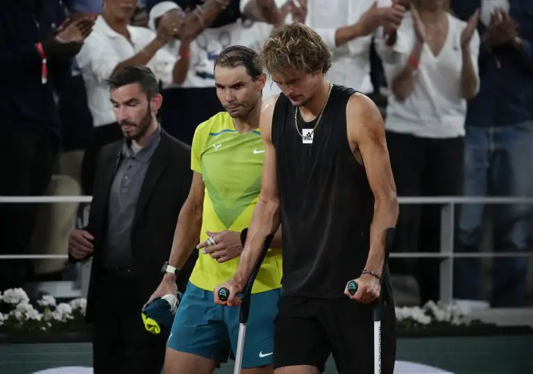 Nadal pasa a su 14ª final tras abandono de Zverev por lesión