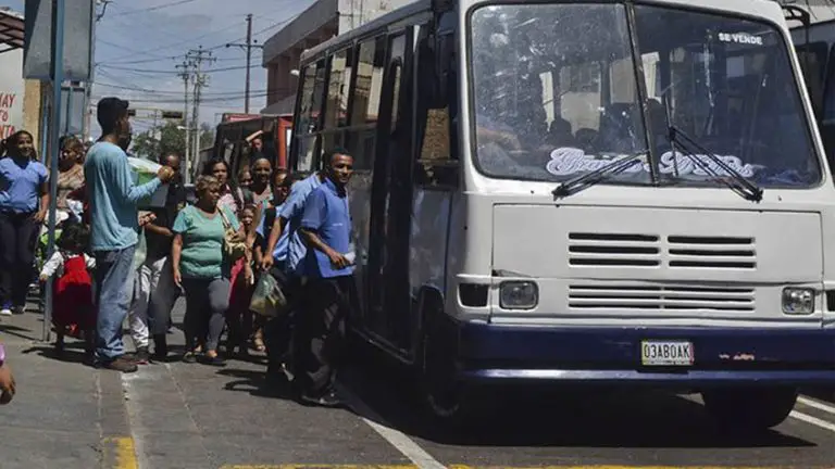 Pasaje mínimo podría ubicarse en un dólar