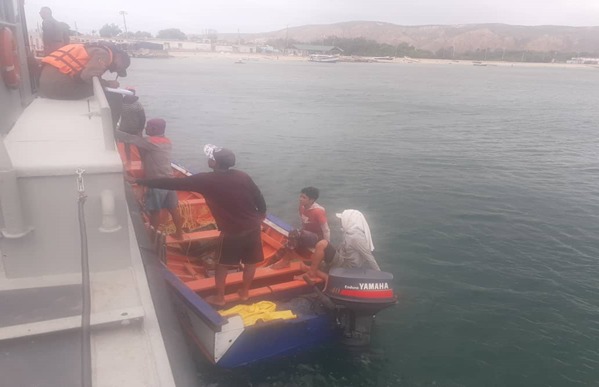  Rescataron en Araya a cinco ocupantes de una embarcación