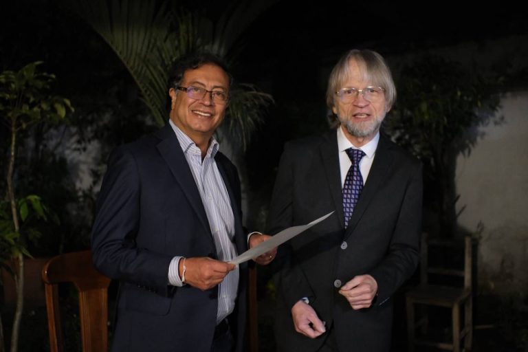 Antanas Mockus respalda a Gustavo Petro en la segunda vuelta