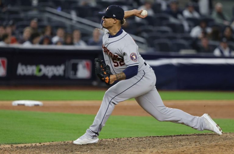 Astros blanquean a Yankees y se acercan a la Serie Mundial