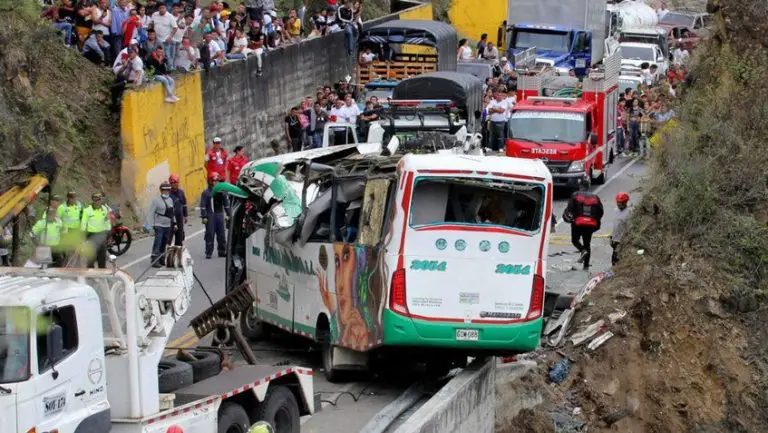 Accidente deja 20 muertos entre Colombia y Ecuador