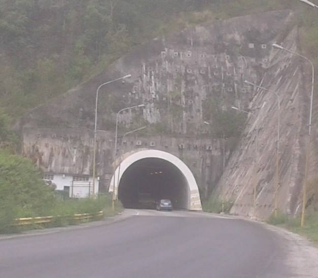 Cierran preventivamente vía hacia los túneles en Mérida
