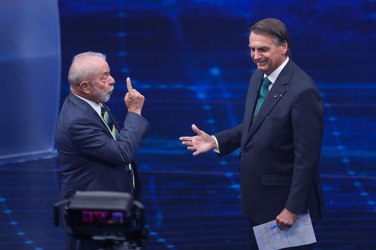 Lula y Bolsonaro intercambian acusaciones en un tenso debate