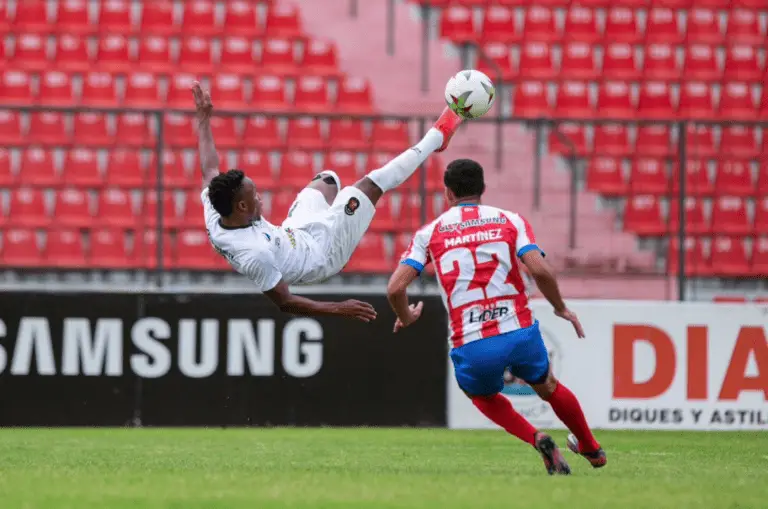 Estudiantes de Mérida empató 1-1 ante el Caracas FC en el Metropolitano y reafirma su liderato.
