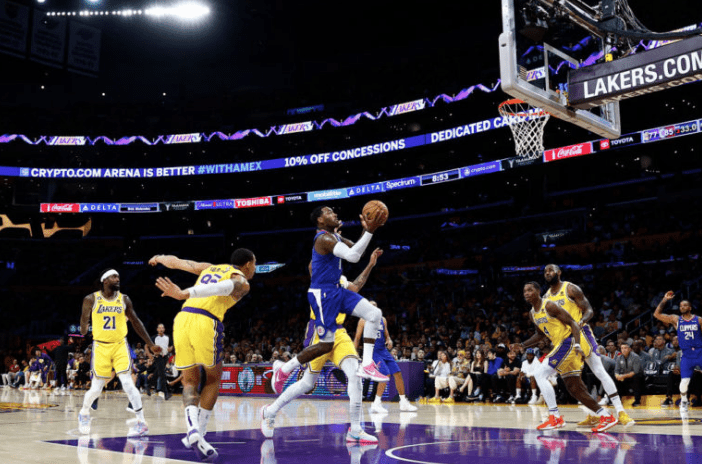 Los Clippers se llevan el primer derbi de la temporada en la NBA ante los Lakers