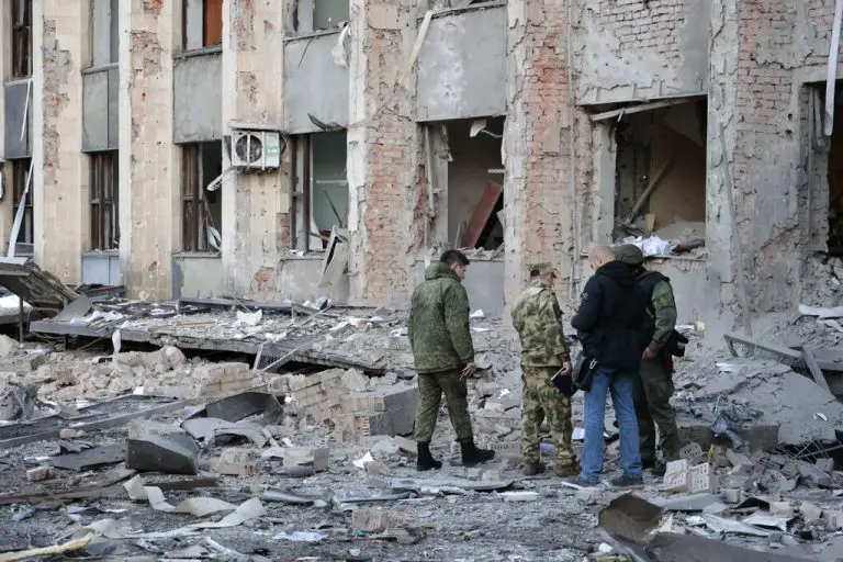 Cohetes golpean la oficina del alcalde en Donetsk