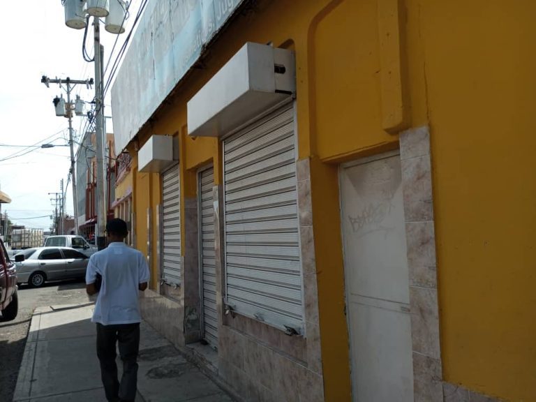 Comercios cerrados por apagón en Paraguaná