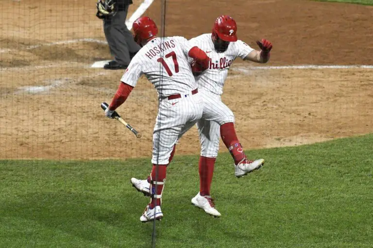 A fuerza de batazos los Phillies acarician la Serie Mundial