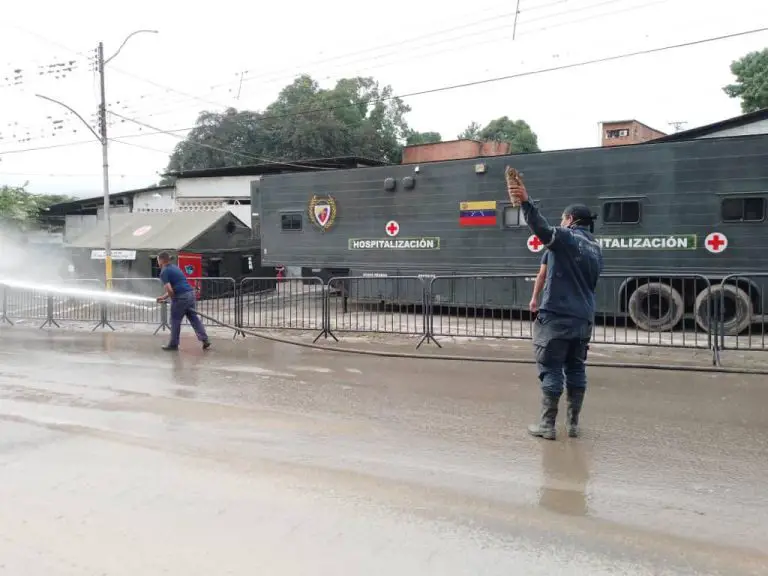 Instalan hospitales de campaña en Aragua
