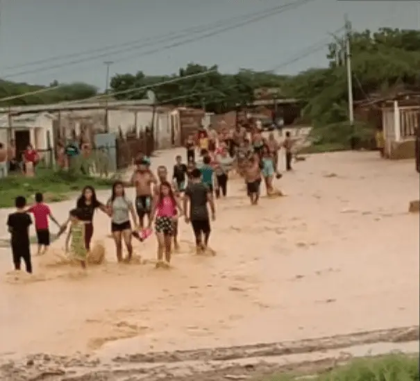 Reportan crecida de río en Zazárida (+videos)