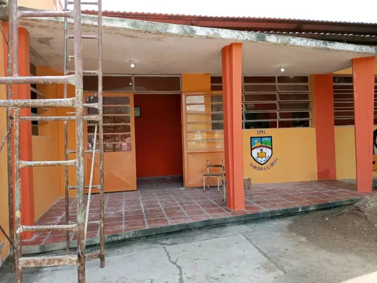 Así recuperan una escuela en Santa Ana