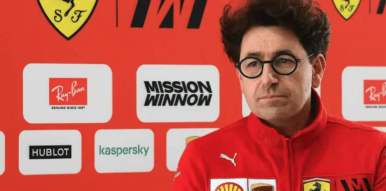 Mattia Binotto está en el punto de mira y Vasseur sería el nuevo 'capo' de Ferrari.