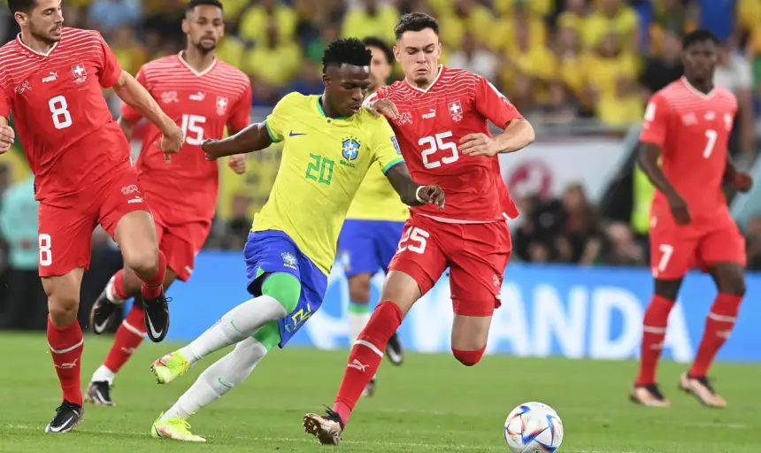 La selección de Brasil empata sin goles con Suiza en el primer tiempo del partido.