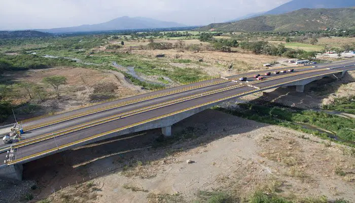 Colombia anuncia fecha de circulación para vehículos por puentes con Venezuela
