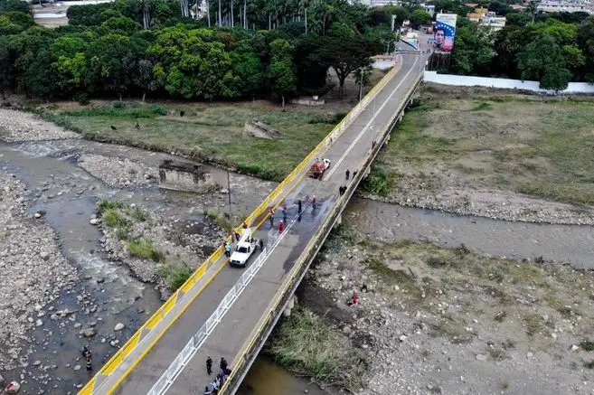 Colombia aprueba proyecto de ley para regular paso de carga con Venezuela