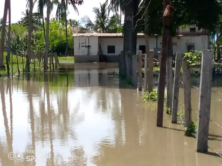 Desbordamiento del Río Aroa afecta tres zonas de la costa oriental
