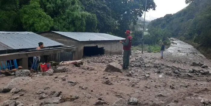 Dos fallecidos y 100 viviendas afectadas por lluvias en Trujillo