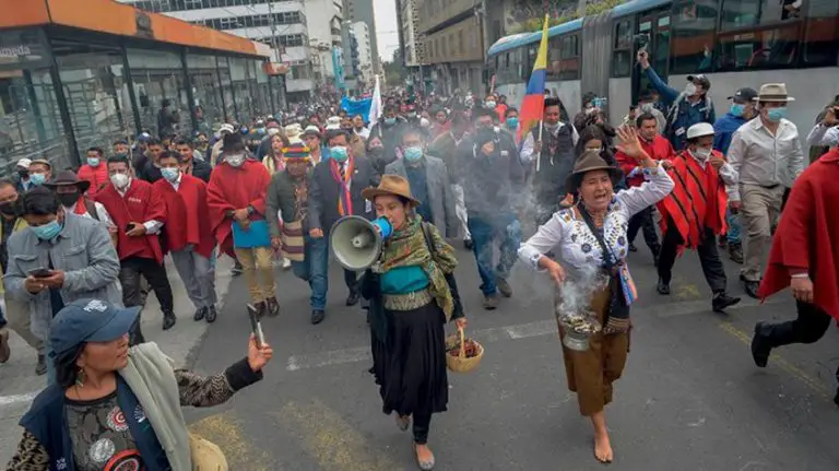 Ecuador decreta estado de excepción en dos provincias tras ola de violencia