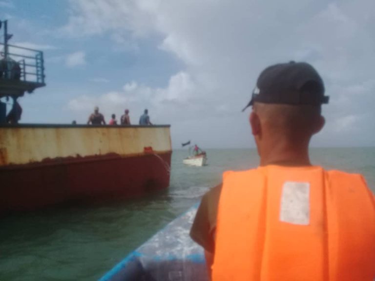 Rescatados pescadores de “Mary Pérez”