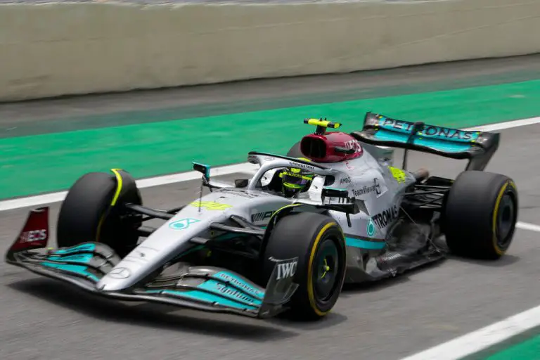 Escudería Mercedes suspende patrocinio con FTX