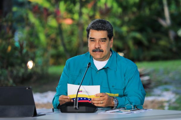 Maduro pide revisión de leyes del poder popular