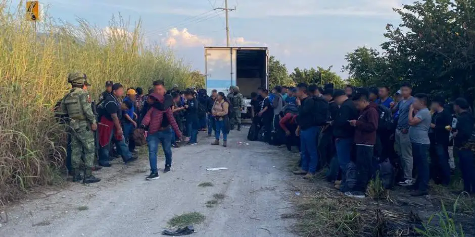 México | Rescatan a 82 migrantes en camión