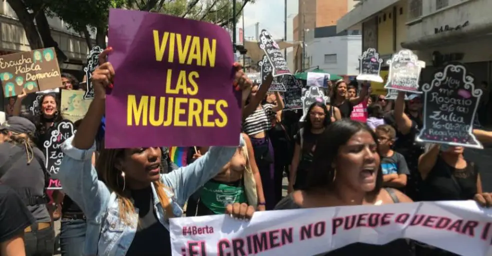 Mujeres marchan contra la violencia en Caracas